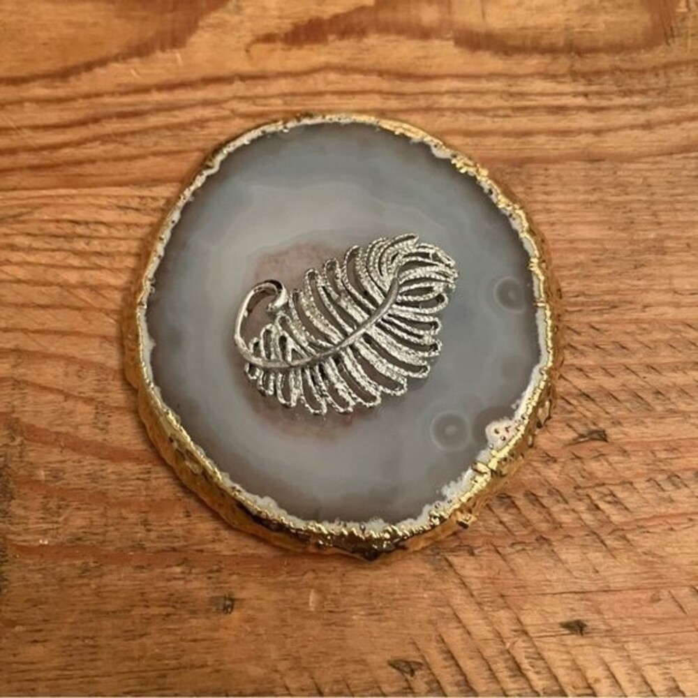 Beautiful Vintage Leaf Brooch in Silver